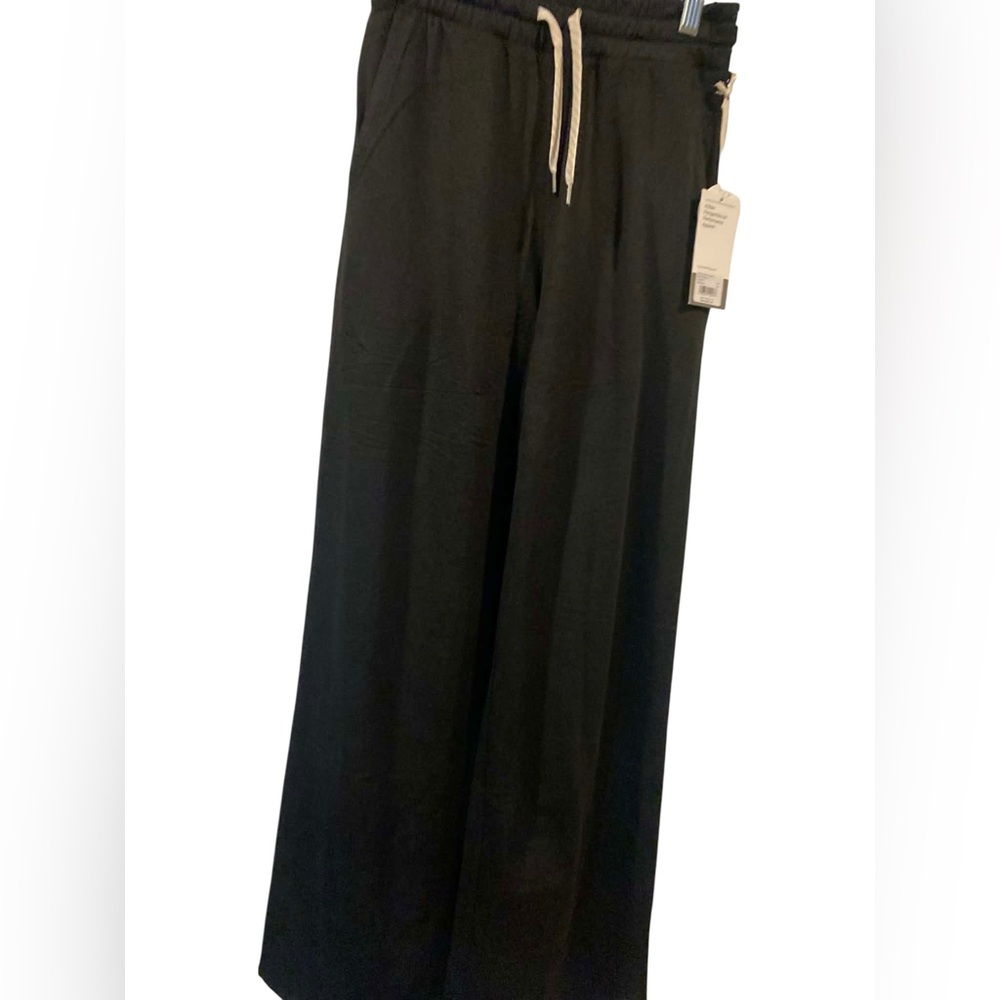 NWT Vuori halo essential wideleg BLACK HEATHER Size XXS - Picture 2 of 4
